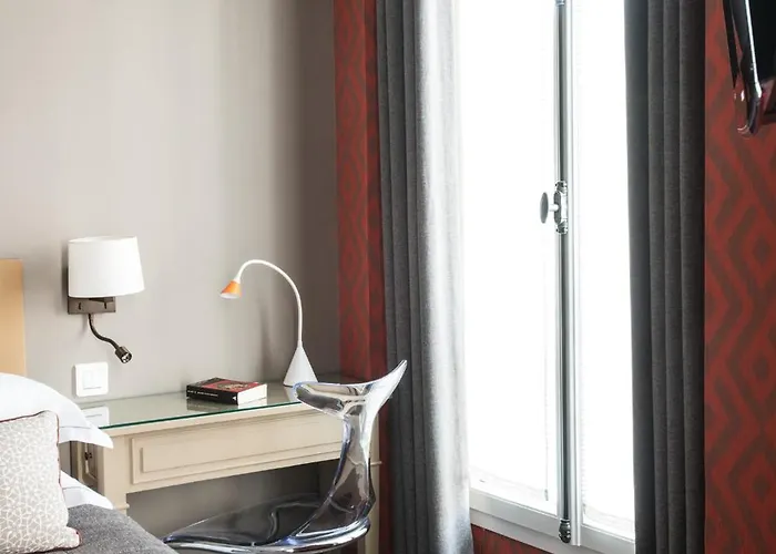 アポロン モンパルナス ホテル 3*