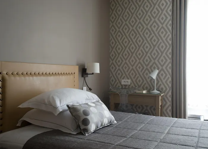 アポロン モンパルナス 3*