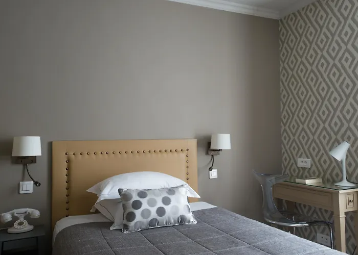 アポロン モンパルナス 3*