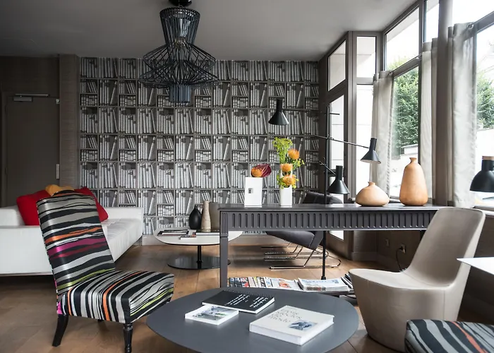 アポロン モンパルナス パリ