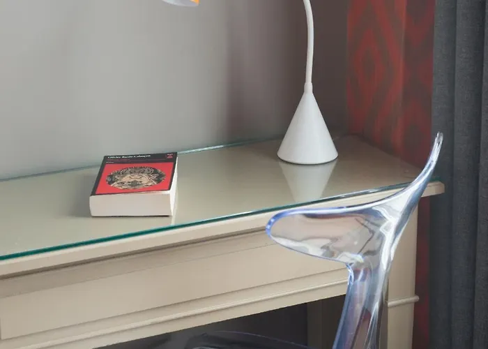 アポロン モンパルナス パリ