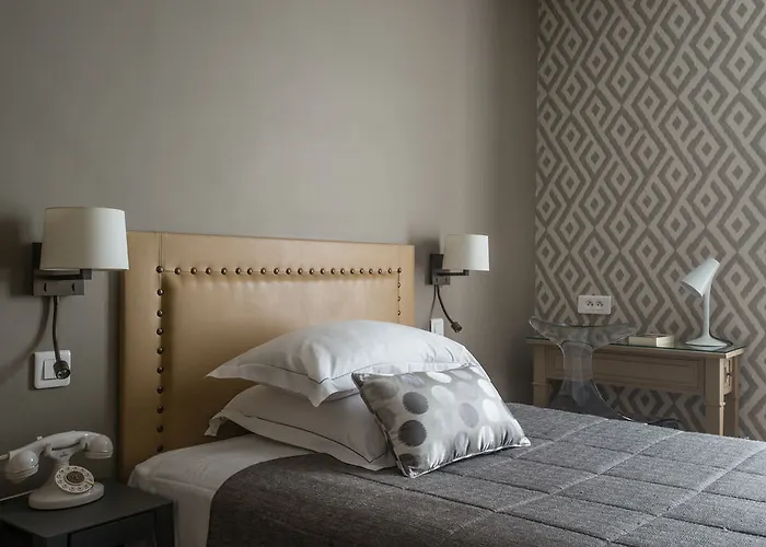 アポロン モンパルナス 3*