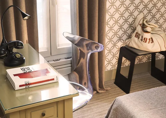 アポロン モンパルナス ホテル 3*